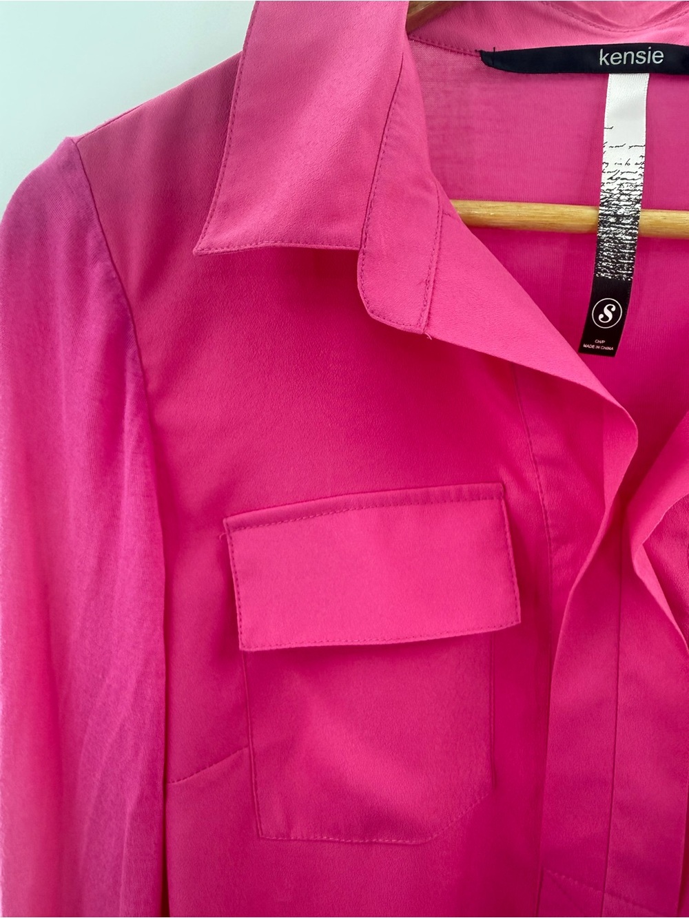 NWT Kensie Long Roll Tab Sleeve Pull Over V-Neck Blouse Lightweight Hot Pink S - Picture 4 of 11